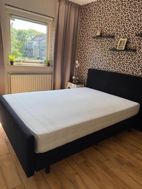 Black double bed with mattress 160x200 cm - good condition, Huis en Inrichting, Slaapkamer | Bedden, Gebruikt, Tweepersoons, 160 cm