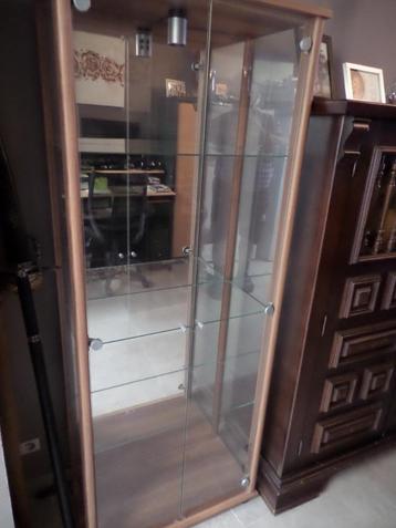 vitrine kast beschikbaar voor biedingen
