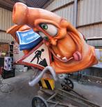 Onderdeel carnavalswagen 2 grote Pionnen/ verkeersborden, Ophalen, Gebruikt