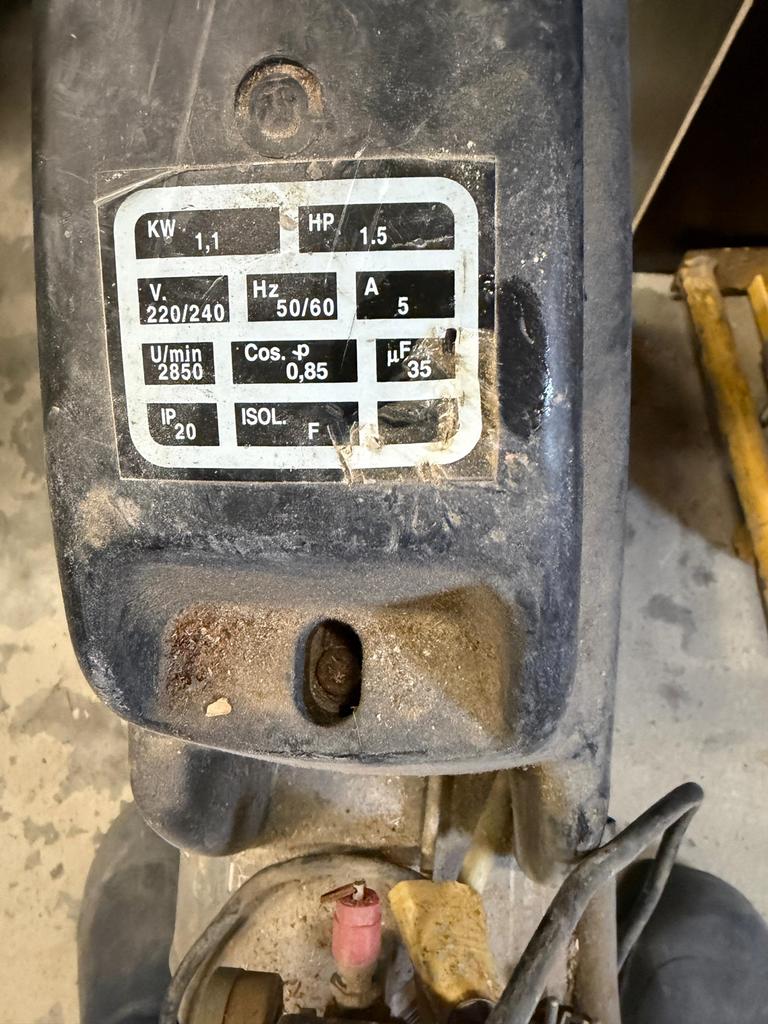 Luchtcompressor 1.5 HP, Doe-het-zelf en Verbouw, Compressors, Ophalen, Gebruikt, 6 tot 10 bar, Minder dan 200 liter/min