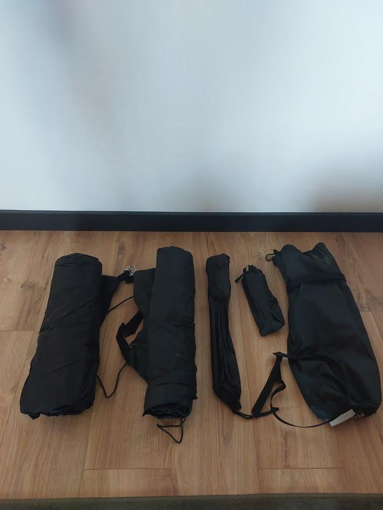 Krat met kampeerspullen., Caravans en Kamperen, Tenten, tot en met 2, Gebruikt, Ophalen