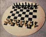 Rond onyx schaakbord met houten stukken, Ophalen of Verzenden, Minder dan 500 stukjes, Zo goed als nieuw, Schaken