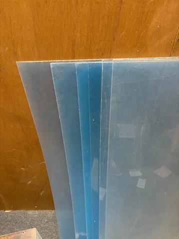 6 Plexiglas platen beschikbaar voor biedingen