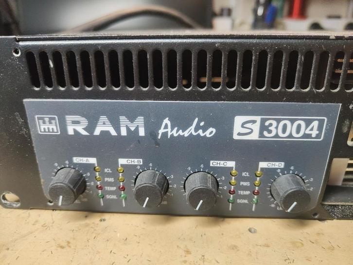 RAM Audio S3004, Muziek en Instrumenten, Versterkers | Keyboard, Monitor en PA, Minder dan 500 watt, Ophalen