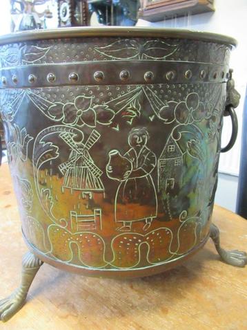 Oer 11302 antieke gegraveerde koperen pot beschikbaar voor biedingen