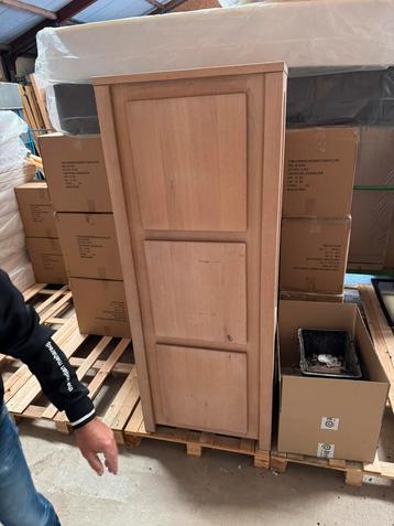 Houten kast 2x 180 x 60 x 50 cm beschikbaar voor biedingen