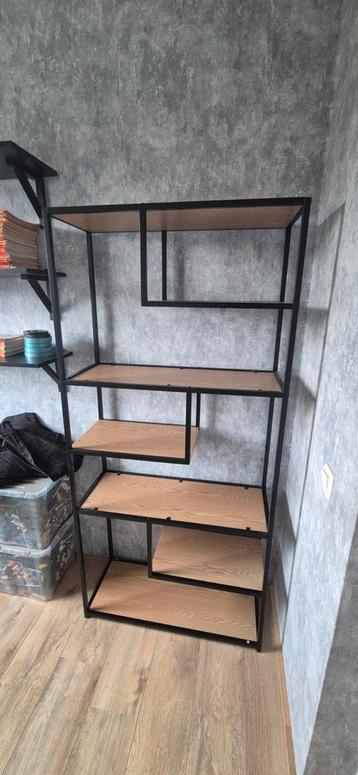 Mooi groot wandrek /boekenkast zwart metaal & hout beschikbaar voor biedingen