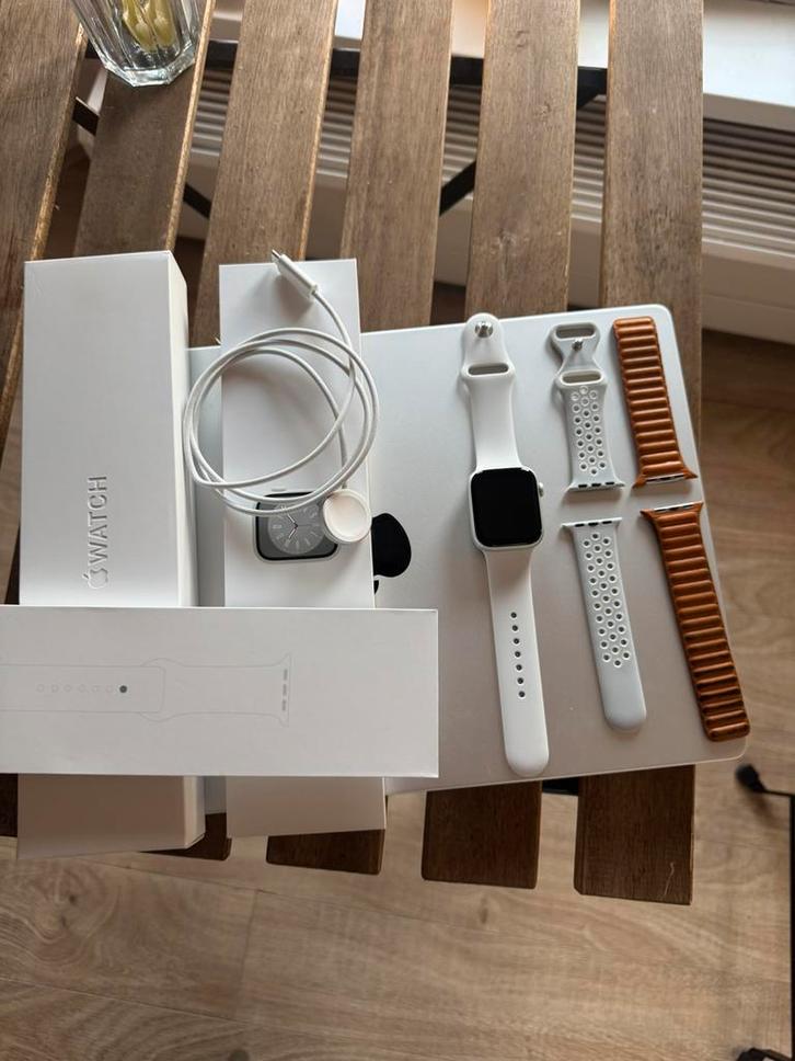 Apple Watch Series 8 45mm – Zilver (Wi-Fi + 4G) | ZGAN, Sieraden, Tassen en Uiterlijk, Smartwatches, Zo goed als nieuw, iOS, Zilver