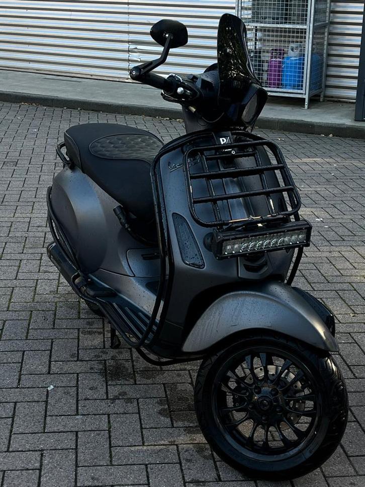 Vespa Sprint 80cc akra, Fietsen en Brommers, Scooters | Vespa, Zo goed als nieuw, Vespa S, Maximaal 45 km/u, Benzine, Verzenden