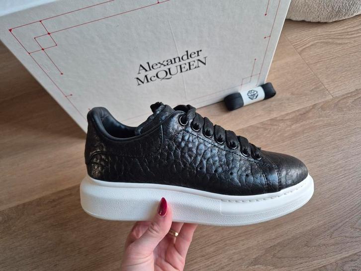 Alexander McQueen Sneaker –  Maat 37.5, Kleding | Dames, Schoenen, Zo goed als nieuw, Sneakers of Gympen, Zwart, Ophalen of Verzenden