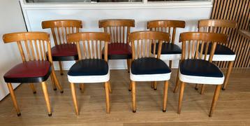 8 mooie retro vintage stoelen beschikbaar voor biedingen