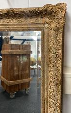 Robuuste historische houten kistkast, Ophalen