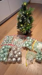 Gratis kerstboompje, kerstballen en slingers, Ophalen