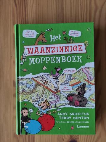 Het waanzinnige moppenboek beschikbaar voor biedingen
