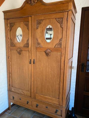 Antieke-Vintage eiken kleding-/linnenkast. Geslepen spiegels beschikbaar voor biedingen