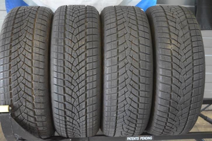 4x Gebruikte Winterband Goodyear UltraGrip 235 60 18 (W33), Auto-onderdelen, Banden en Velgen, Band(en), Winterbanden, 18 inch