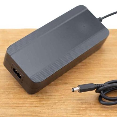 Acculader voor verschillende merken elektrische fietsen, Fietsen en Brommers, Fietsaccessoires | Fietsaccu's, Nieuw, Verzenden