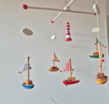 Supergave houten mobiel met zeilboten en vuurtoren beschikbaar voor biedingen
