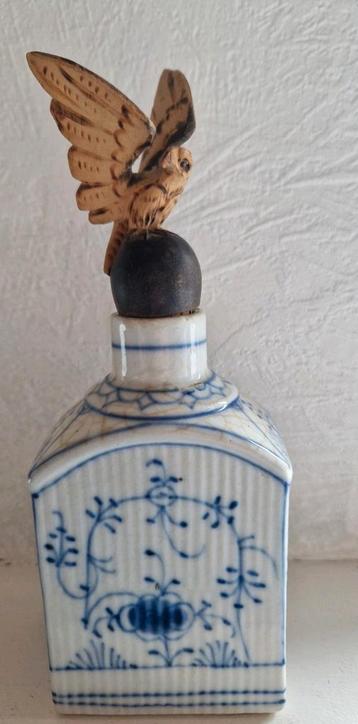 flesje,  dop met kurk en adelaar beschikbaar voor biedingen