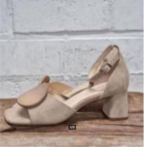 Tosca Blu - Mooie suedeleren sandals maat 36 - Nieuw €149, Kleding | Dames, Schoenen, Nieuw, Pumps, Beige, Ophalen of Verzenden