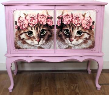 Roze kastje “Kitten” Queen Ann, kast, dressoir, TV kast beschikbaar voor biedingen