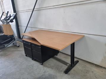 Bureau met 2 kastjes