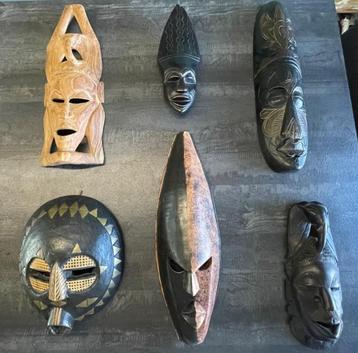 Traditionele Afrikaanse maskers beschikbaar voor biedingen