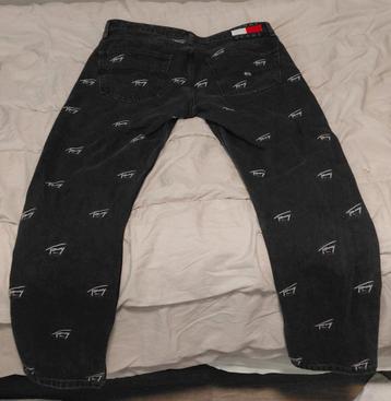 Tommy Jeans Zwarte All-Over Logo Spijkerbroek beschikbaar voor biedingen