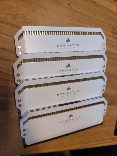 4x8GB Corsair Dominator Platinum RGB CMT32GX4M4Z3200C16W, Computers en Software, RAM geheugen, Zo goed als nieuw, Desktop, 32 GB