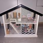 Prachtig poppenhuis met leuke inboedel!, Ophalen, Zo goed als nieuw