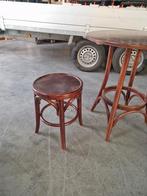 Thonet tafels en nieuwe krukjes, Huis en Inrichting, Barkrukken, 1 kruk, Ophalen, 60 tot 90 cm