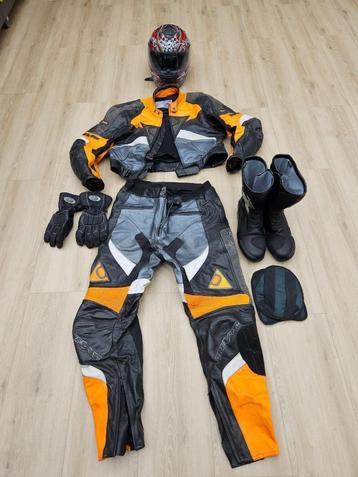 motorpak met helm beschikbaar voor biedingen