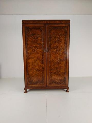 Prachtige Engelse Art Deco Burr Walnut Kledingkast beschikbaar voor biedingen