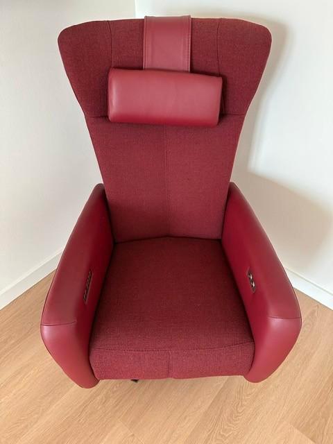 Zo goed als nieuwe Sta-op Fauteuil Sorisso (Prominent), Huis en Inrichting, Fauteuils, Zo goed als nieuw, Leer, Stof, 50 tot 75 cm
