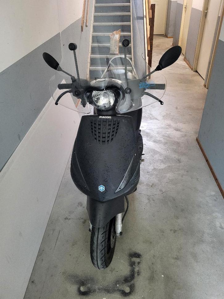 Te koop 2017 Piaggio Zip 4T snor met scherm, Fietsen en Brommers, Scooters | Piaggio, Gebruikt, Zip, Maximaal 25 km/u, Benzine