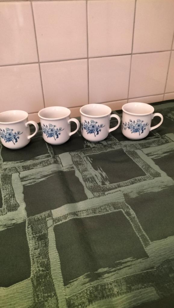 4 Grote Douwe Egberts mokken grote blauwe bloem, Huis en Inrichting, Keuken | Servies, Nieuw, Kop(pen) en/of Schotel(s), Overige stijlen