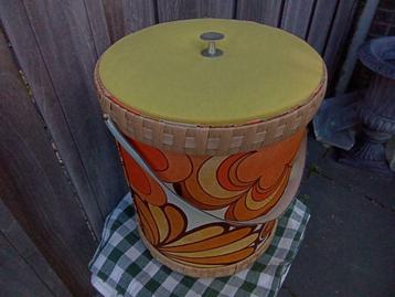 retro vintage naaibox ongeveer 36 cm incl inhoud beschikbaar voor biedingen