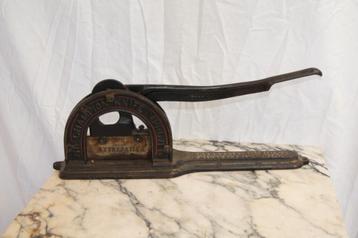 Tabak snijder ( Antiek beschikbaar voor biedingen