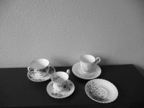 3 x kop en schotel Royal Albert en 1 schotel, Huis en Inrichting, Keuken | Servies, Zo goed als nieuw, Kop(pen) en/of Schotel(s)