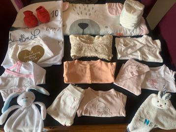 Baby pakketje, kleding/knuffels/omslagdoek, boxkleed beschikbaar voor biedingen
