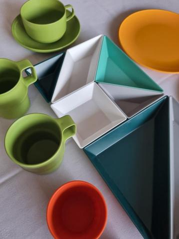 Vakantie servies   met     7  TANGRAM     vakantie - bakjes beschikbaar voor biedingen
