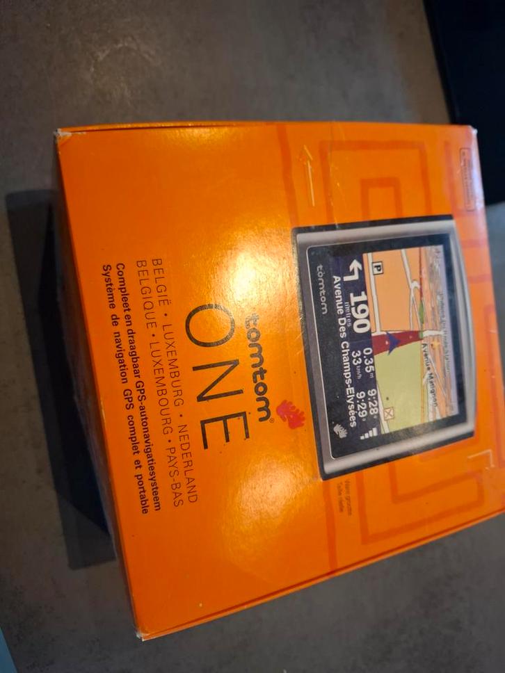 TomTom ONE Navigatiesysteem - Benelux, Auto diversen, Autonavigatie, Ophalen of Verzenden