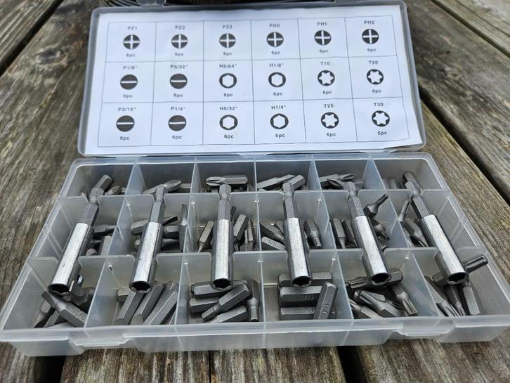 Bitjes en bithouder assortiment 114 dlg.   €  10,00, Auto diversen, Overige Auto diversen, Ophalen of Verzenden