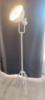Staande lamp, industrieel op tri-pod. Verschillende hoogtes, Staand / Vloerlamp, Ophalen of Verzenden, Zo goed als nieuw, Metaal