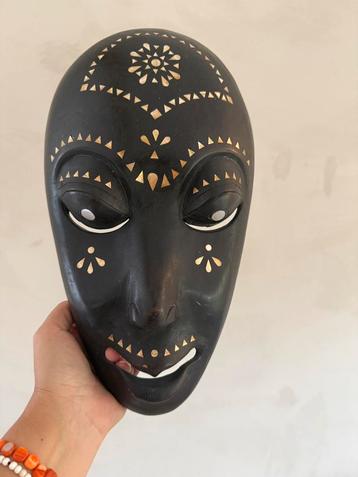 Afrikaans masker beschikbaar voor biedingen