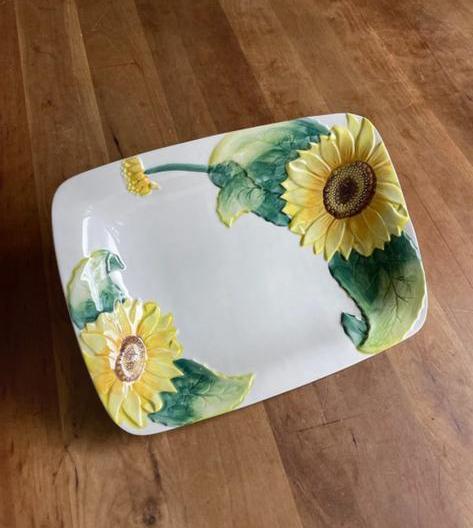 Schaal, aardewerk,  zonnebloem decoratie., Huis en Inrichting, Ophalen of Verzenden, Nieuw, Rond, Steen of Aardewerk