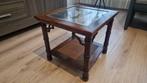 Vintage houten bijzettafel met glasplaat en rotan onderblad, Huis en Inrichting, Tafels | Bijzettafels, Ophalen, Minder dan 45 cm