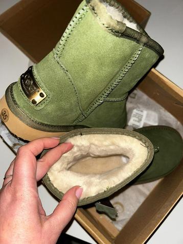Suede kinderlaarsjes met Bont beschikbaar voor biedingen
