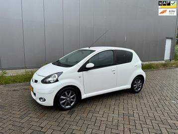 Toyota Aygo 1.0-12V Dynamic Navigator Airco Isofix Lmv Nap beschikbaar voor biedingen