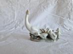 Beeldje Moeder gans met 4 kuikens B048, Ophalen of Verzenden, Zo goed als nieuw, Dier